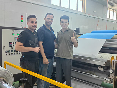 Empresa de consumíveis médicos no Irã escolhe máquina de revestimento multifuncional para fitas adesivas médicas